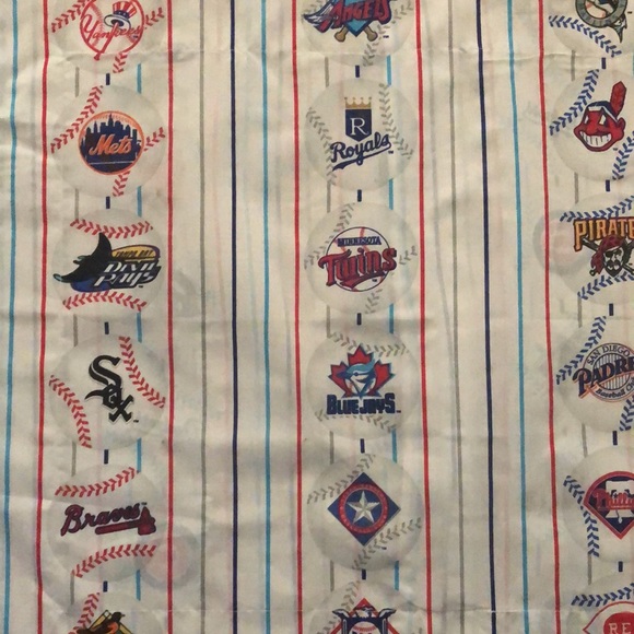 Pillow sham MLB Baseball new 31” x 24.5” new 70% polyester 30% cotton - Picture 2 of 4